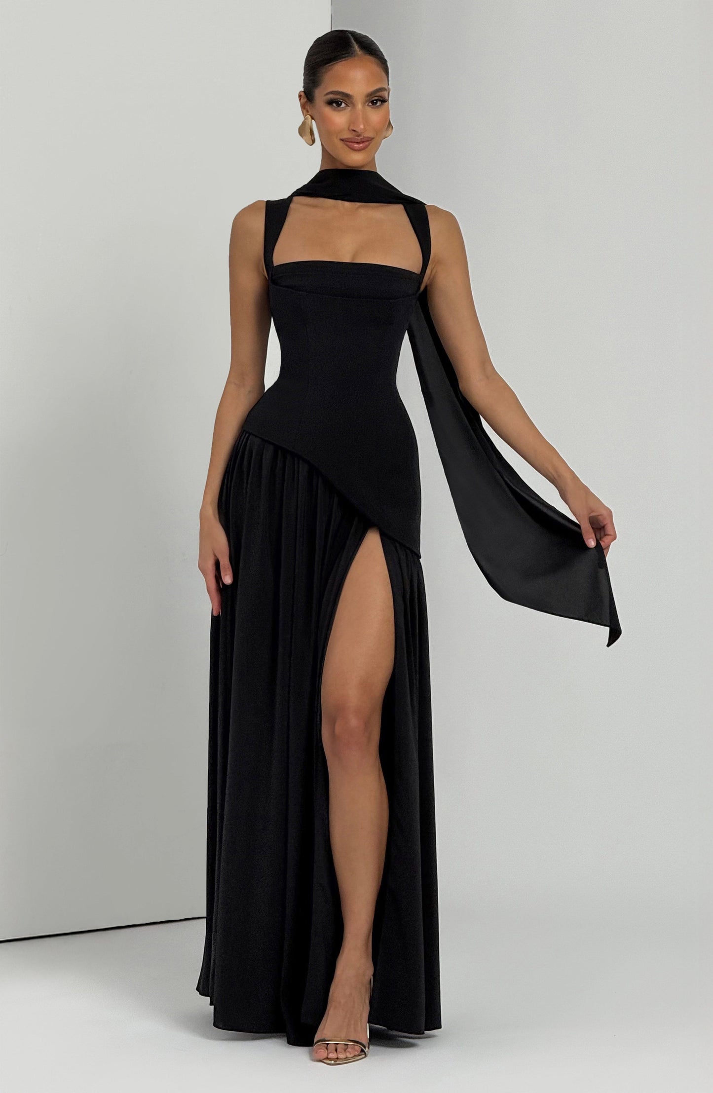 Aura - Robe Longue Noire Dos Lacé & Fendue