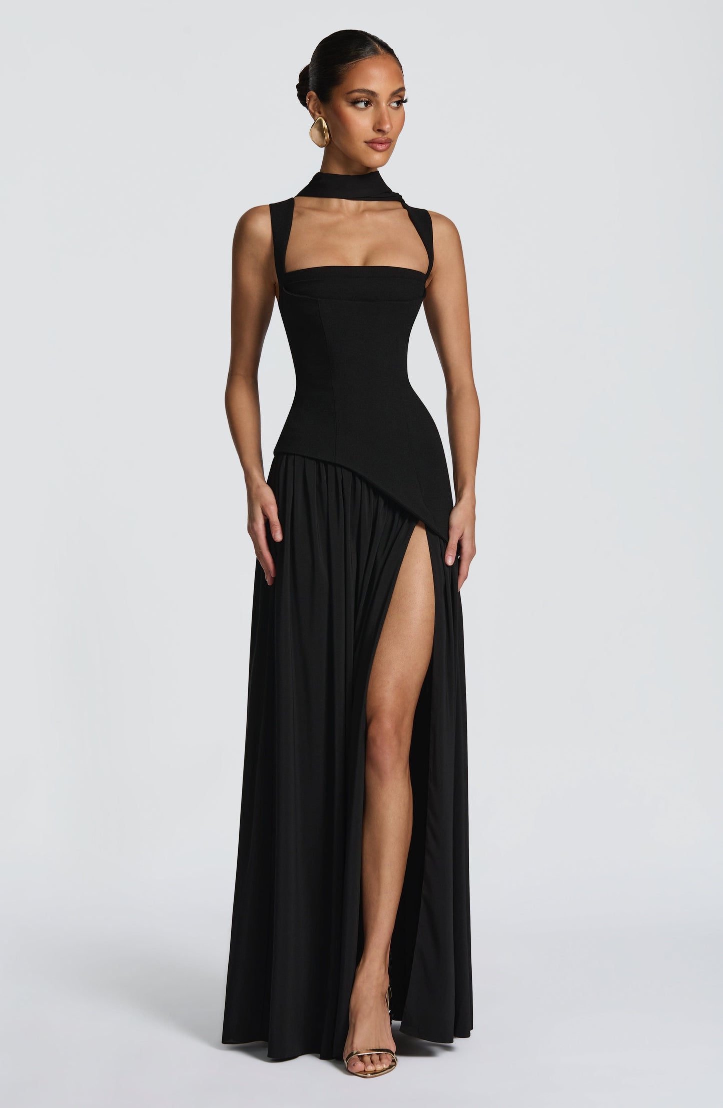 Aura - Robe Longue Noire Dos Lacé & Fendue
